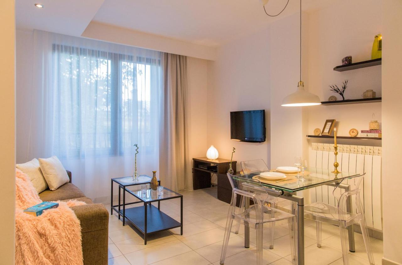 One Love Metropolitan Apartment Bukarest Exteriör bild